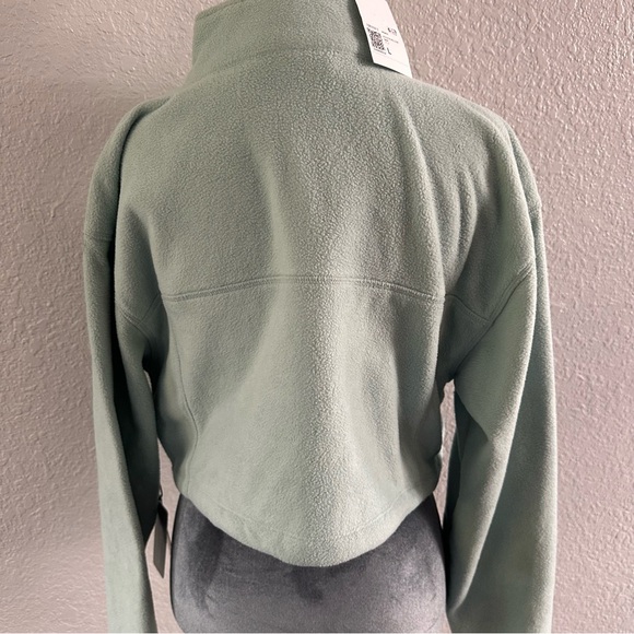 Athleisure Pantone x Forever 21 Sage Green Cropped Pullover | Size L | NWT - Picture 3 of 8